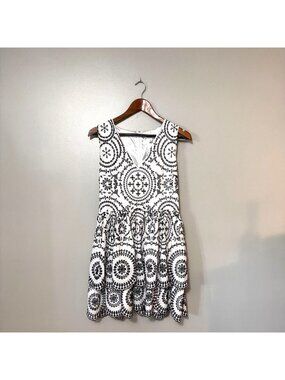 Express Black & White Embroidered Sleeveless Dress Medium Scalloped Hem